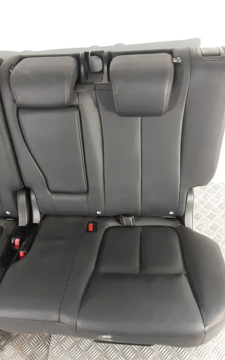Mitsubishi Eclipse Cross (2018 - ) Второй ряд сидений — фото 3