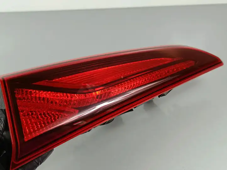 Hyundai Kona I (2017 - 2022) 92404J90 Задний фонарь в крышке багажника — фото 3