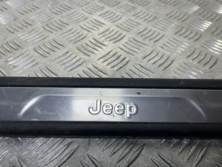 Jeep Grand Cherokee (2010 - 2021) 1NC81DX9AB Наружная отделка переднего порога — фото 2