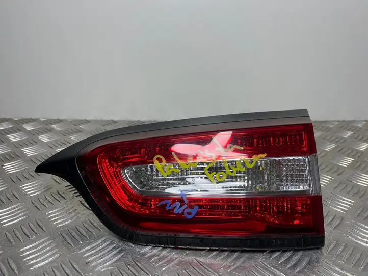Jeep Cherokee (2013 - 2017) 68102920AC Задний фонарь в крышке багажника — фото 1
