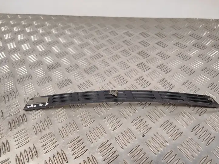 Volvo V60 (2013 - 2018) 09162019 Внутренняя отделка переднего порога — фото 4