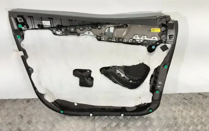 Kia Sorento (2017 - 2020) Обшивка передней двери — фото 2