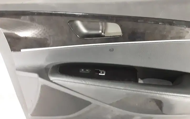 Kia Sorento (2017 - 2020) Обшивка передней двери — фото 3