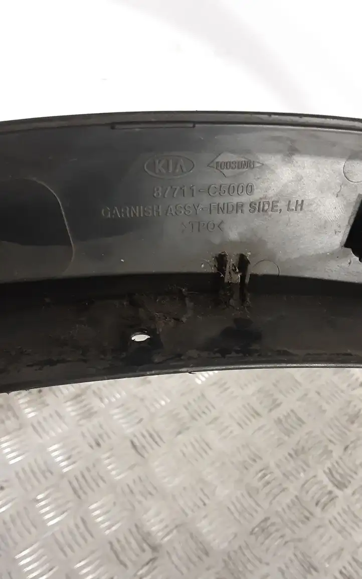 Kia Sorento (2017 - 2020) 87711C6000 Молдинг крыла — фото 3