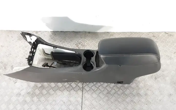 Jeep Cherokee (2013 - 2017) Ящик центральной консоли — фото 1
