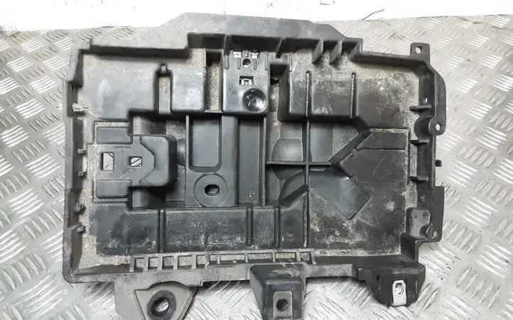 Jeep Cherokee (2013 - 2017) 68186053AC Площадка аккумулятора — фото 1