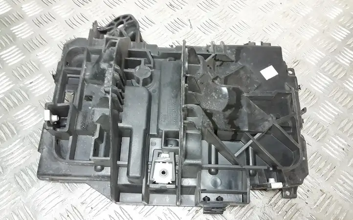 Jeep Cherokee (2013 - 2017) 68186053AC Площадка аккумулятора — фото 2