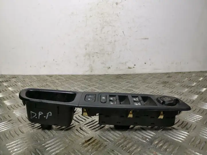 Jeep Renegade (2018 - ) 07356458350 Блок кнопок стеклоподъемников — фото 4