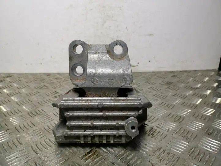 Jeep Renegade (2018 - ) 00520903480 Подушка КПП — фото 3