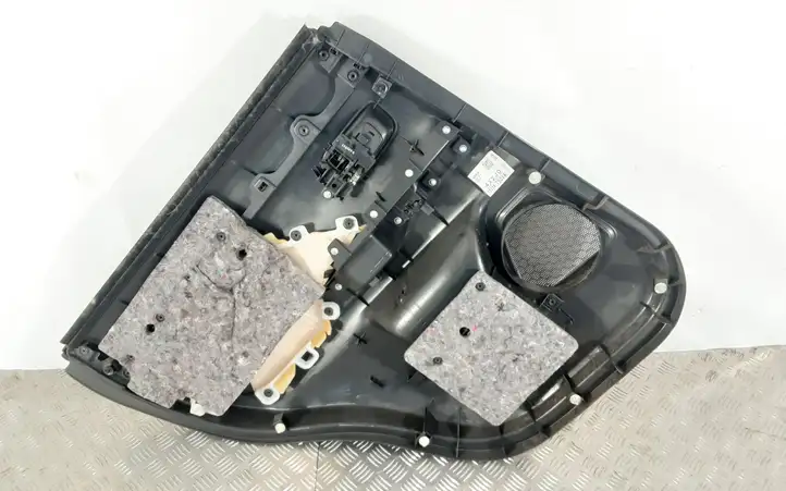 Mitsubishi Outlander (2012 - 2014) Обшивка задней двери — фото 2