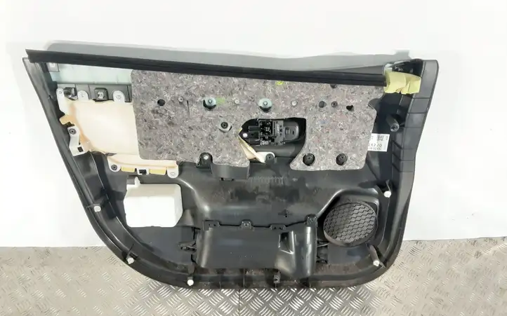 Mitsubishi Outlander (2012 - 2014) Обшивка передней двери — фото 2