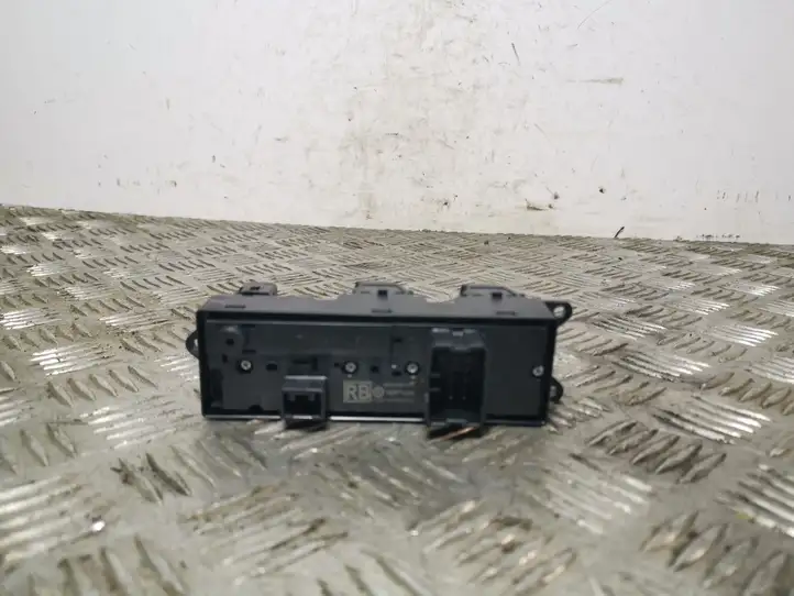 Mitsubishi Outlander (2012 - 2014) 8608A248 Кнопка стеклоподъемников — фото 2
