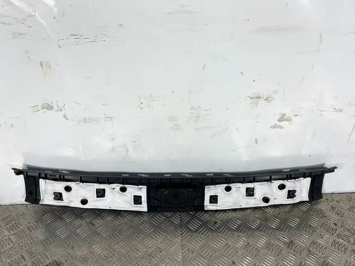 Kia Sorento (2017 - 2020) 85770C5000 Отделка порога багажника — фото 2