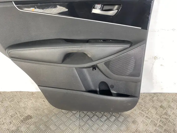 Kia Sorento (2014 - 2017) Обшивка задней двери — фото 2