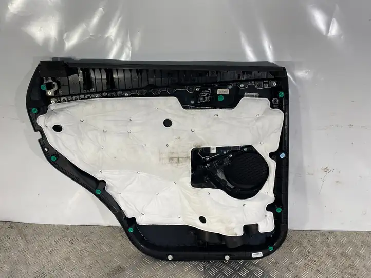 Kia Sorento (2014 - 2017) Обшивка задней двери — фото 3