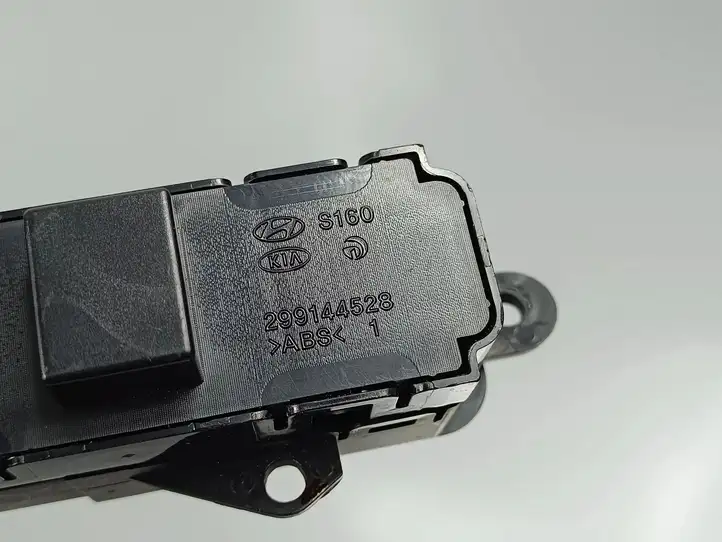 Kia Sorento (2014 - 2017) 299144528 Включатель открытия топливного бака — фото 5