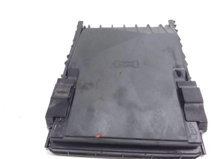 Volkswagen PASSAT B6 (2005 - 2010)  1K0937132F Крышка ящика предохранителей