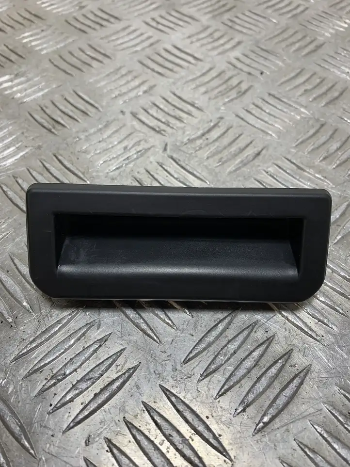 Seat Ateca (2016 - ) 6V082756607S Кнопка закрытия крышки багажника — фото 1