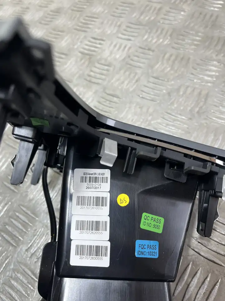 Seat Ateca (2016 - ) 576820901 Боковой воздушный дефлектор — фото 5