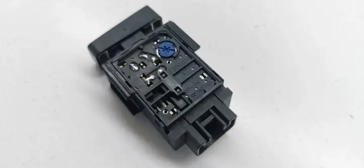 Toyota Corolla Verso AR10 (2004 - 2009) 153943 Кнопка обогрева стекла — фото 3