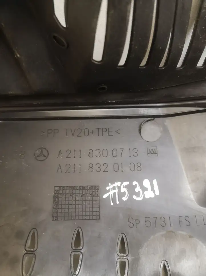 Mercedes-Benz E W211 (2002 - 2009) A2118300713 Накладка стоек лобового стекла — фото 4