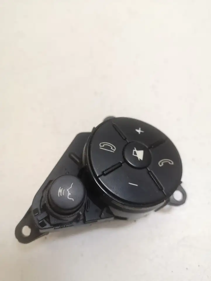 Mercedes-Benz C W204 (2007 - 2014) A2048210051 Кнопки на рулевом колесе — фото 1