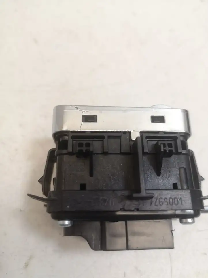 Mercedes-Benz S W221 (2005 - 2013) A2218706051 Блок кнопок стеклоподъемников — фото 3