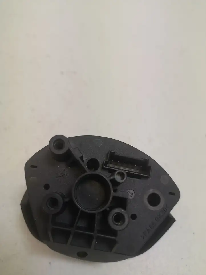 Mercedes-Benz SLK R171 (2005 - 2011) A1718206710 Кнопки на рулевом колесе — фото 4