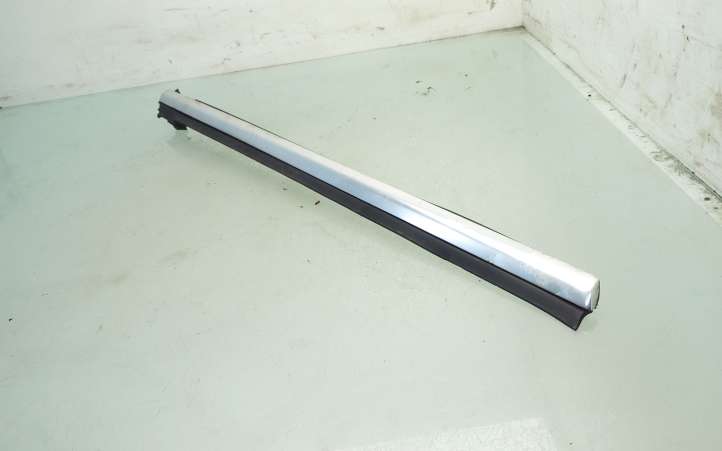 Audi A4 (2000 - 2006)  8H0839477A Отделка заднего бокового стекла