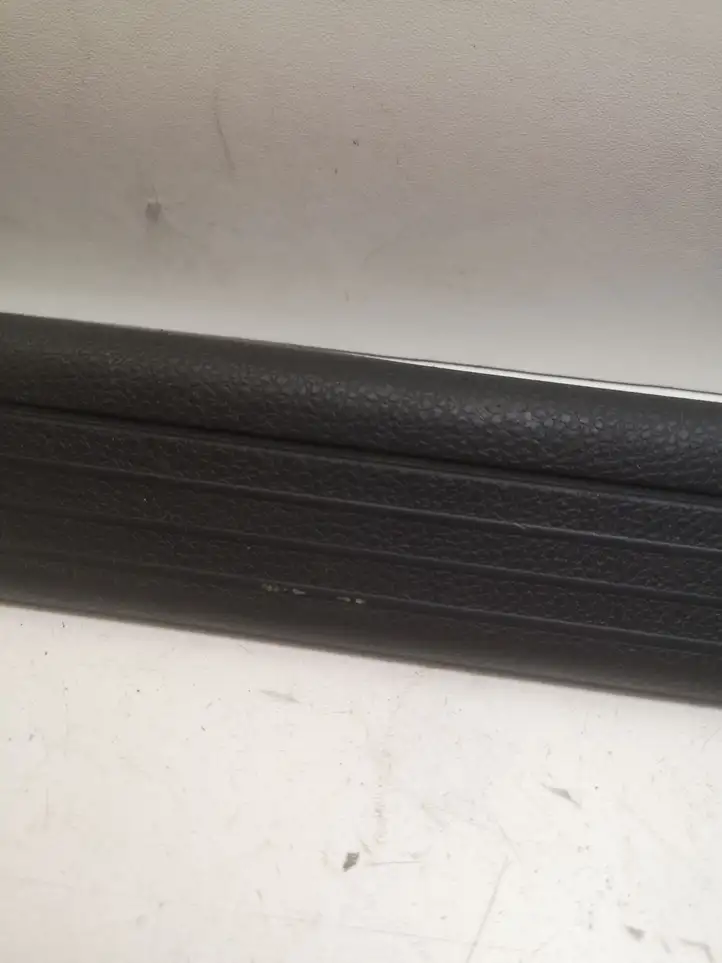 Mercedes-Benz C W204 (2007 - 2014) A2046860136 Внутренняя отделка переднего порога — фото 4