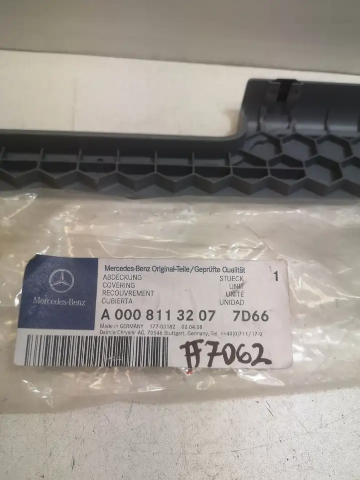 Mercedes-Benz Vito Viano W639 (2003 - 2010) A0008113207 Прочие детали салона — фото 3