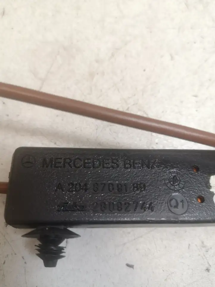 Mercedes-Benz C W204 (2007 - 2014) A2048709189 Усилитель антенны — фото 2