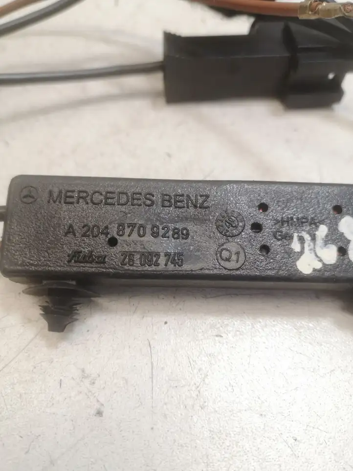 Mercedes-Benz C W204 (2007 - 2014) A2048709289 Усилитель антенны — фото 2