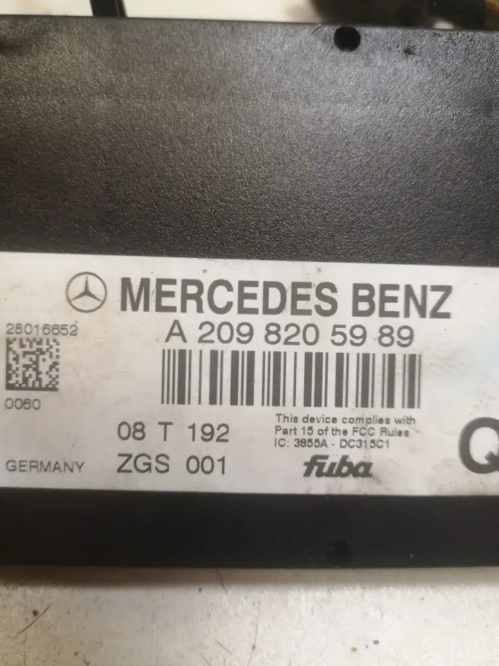 Mercedes-Benz CLK A209,C209 (2002 - 2009) A2098205989 Усилитель антенны — фото 3