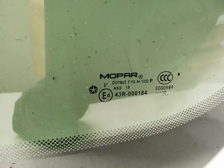 Chrysler Pacifica (2016 - ) P68238495AC Заднее боковое стекло — фото 4