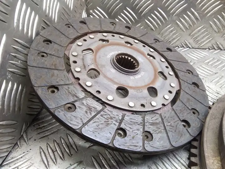 Toyota Avensis T250   323063410 Комплект сцепления