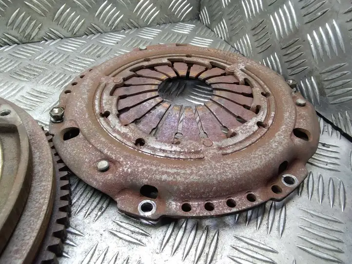 Toyota Avensis T250   323063410 Комплект сцепления