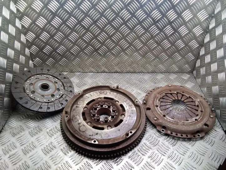 Toyota Avensis T250   323063410 Комплект сцепления