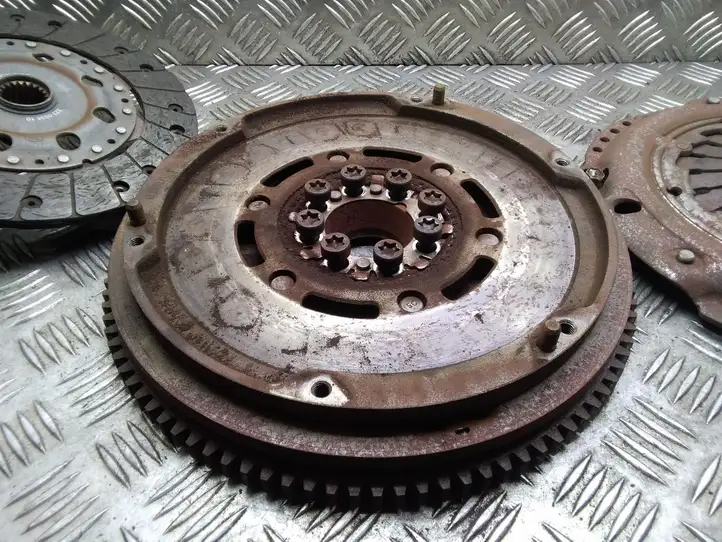 Toyota Avensis T250   323063410 Комплект сцепления