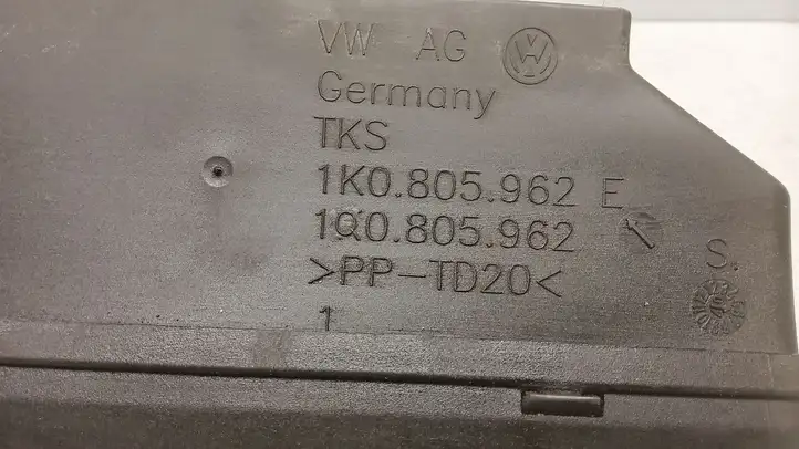 Volkswagen PASSAT B6 (2005 - 2010) 1K0805962E Прочие детали моторного отсека — фото 2