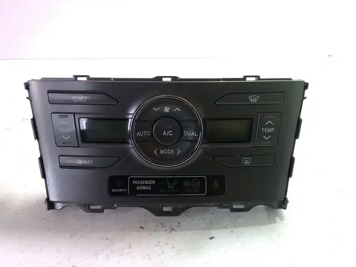 Toyota Auris 150 (2006 - 2012) 5590002220B Молдинг переднего бампера — фото 1