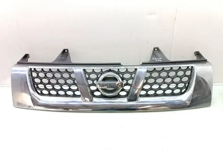 Nissan Navara D22 (1997 - 2004) Верхняя решетка радиатора — фото 1