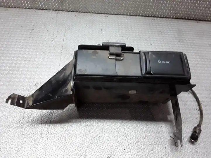 Audi A6 (1997 - 2001)  4B0035111A CD/DVD чейнджер