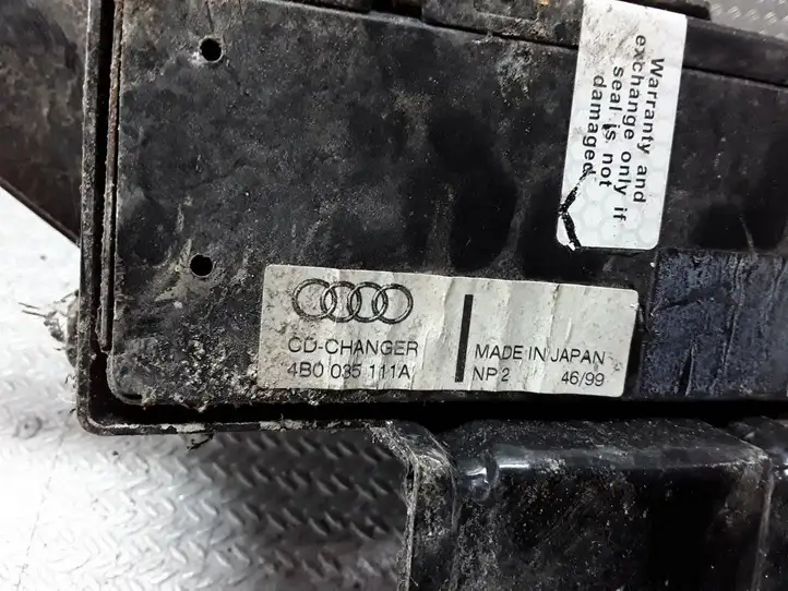 Audi A6 (1997 - 2001)  4B0035111A CD/DVD чейнджер