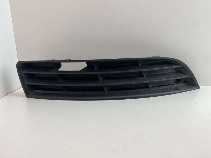 3C0853666 Volkswagen PASSAT B6 Priešrūkinio žibinto apdaila/ grotelės