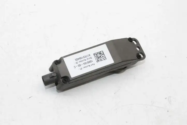 Tesla Model S (2016 - 2021)  106910400C Боковая камера в крыле