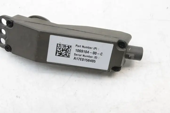 Tesla Model S (2016 - 2021)  106910400C Боковая камера в крыле