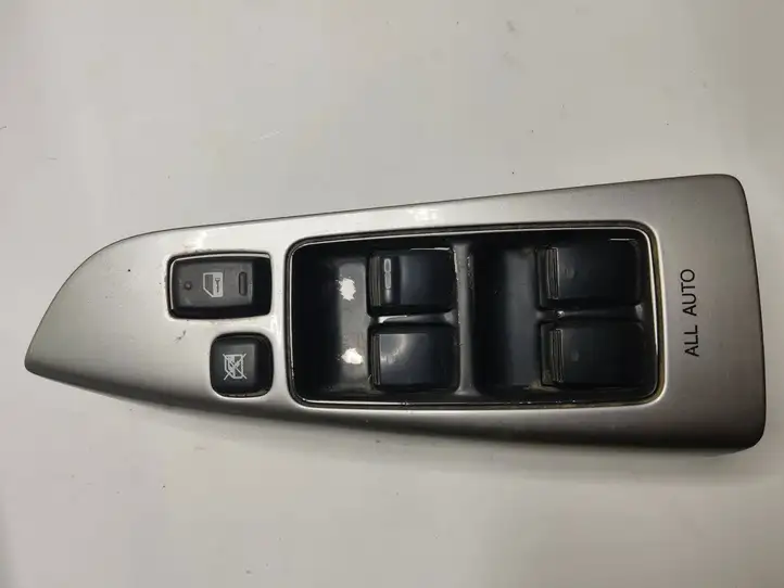 Toyota Land Cruiser (J120) (2002 - 2009) 8404060011 Блок кнопок стеклоподъемников — фото 1