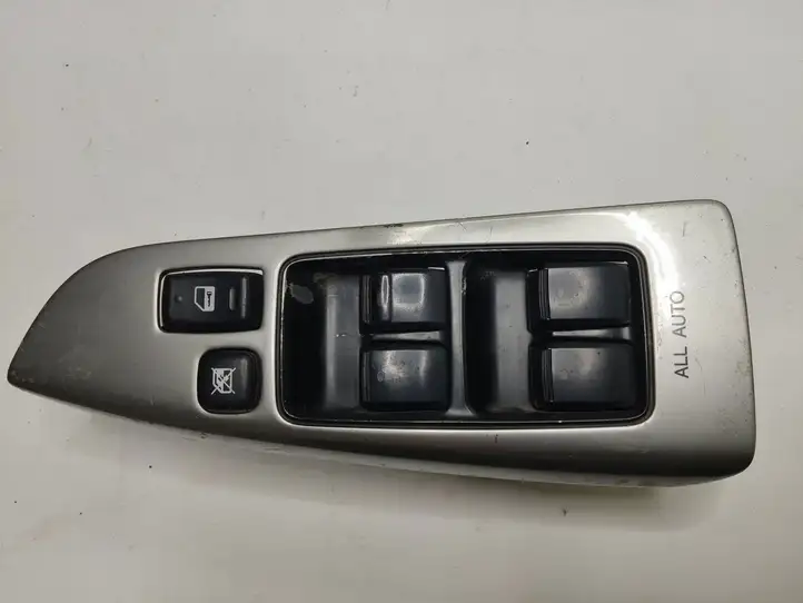 Toyota Land Cruiser (J120) (2002 - 2009) 8404060011 Блок кнопок стеклоподъемников — фото 1