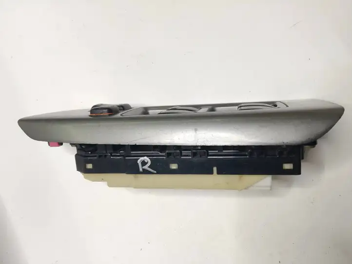 Toyota Land Cruiser (J120) (2002 - 2009) 8404060010 Блок кнопок стеклоподъемников — фото 4